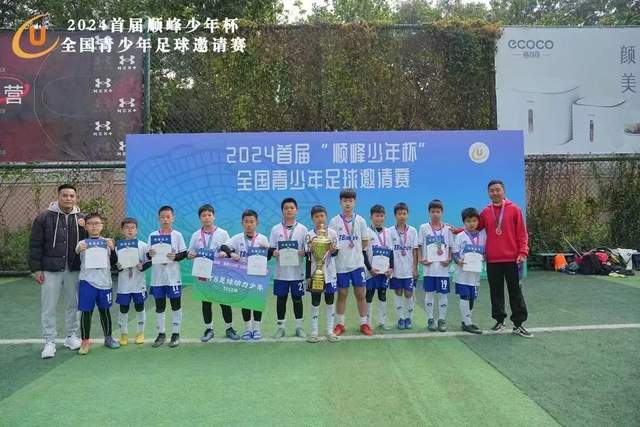 法里尼亚斯：巴萨新星展现全面潜力，肩负4号使命